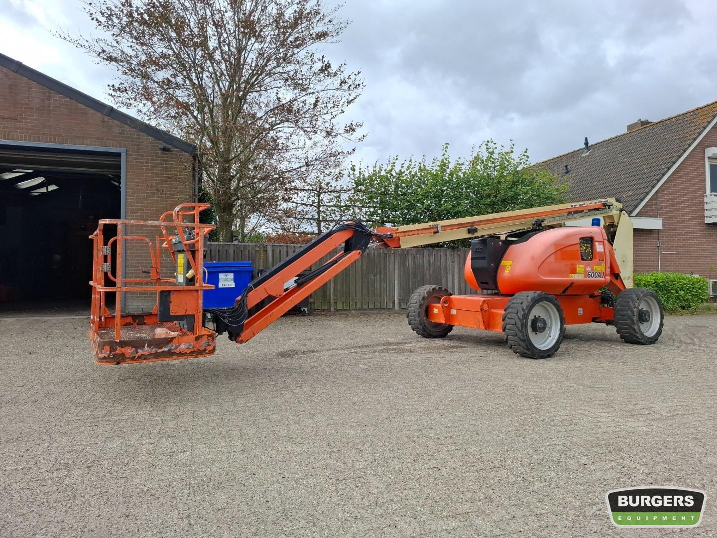 JLG 600AJ